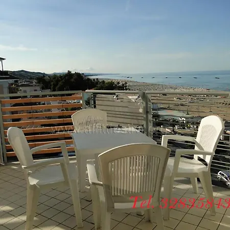Residenza Adriatica Tre * 阿布鲁齐的罗塞托