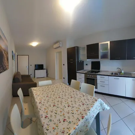Residenza Adriatica Tre 公寓 *