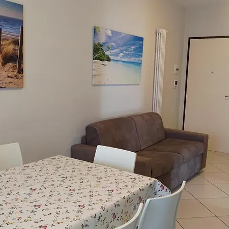 Residenza Adriatica Tre 公寓