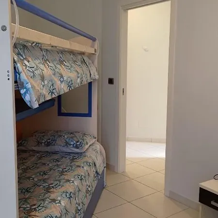Residenza Adriatica Tre 公寓 *